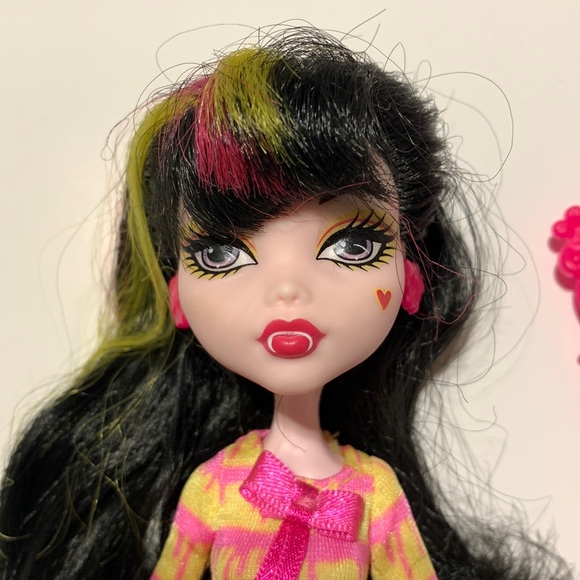 Art Class Draculaura - Picture 1 of 7